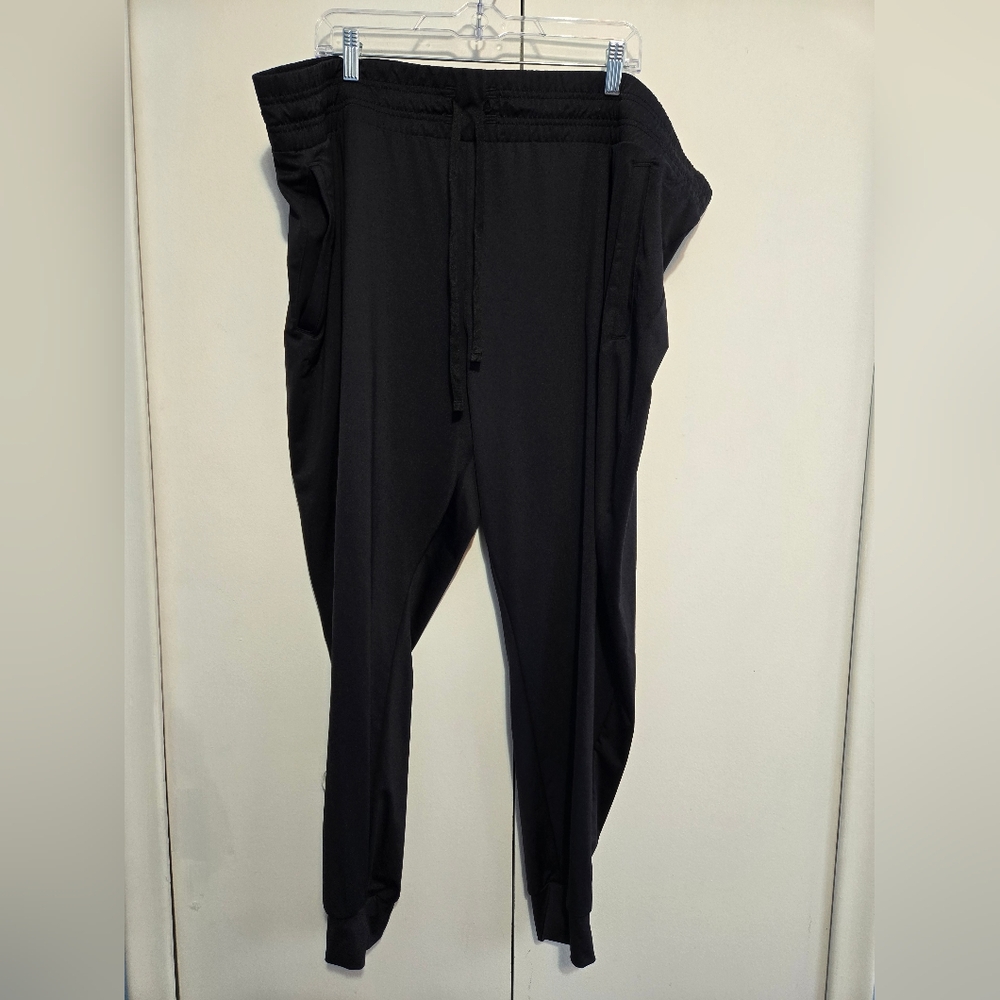Under Armour Women's Black Track Pants- Size‎ 3X